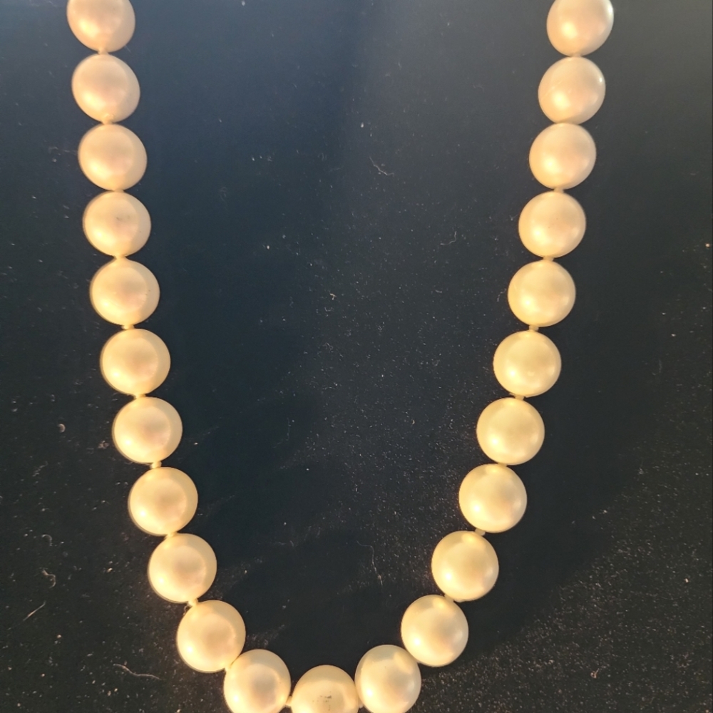 Classic Faux Pearl Bead Necklace – Timeless Elegance